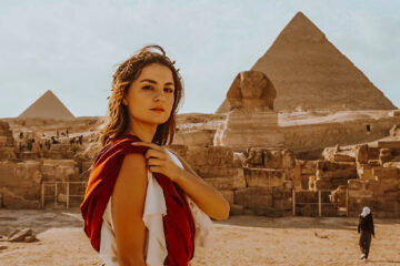 A picture of a tourist from the pyramids3