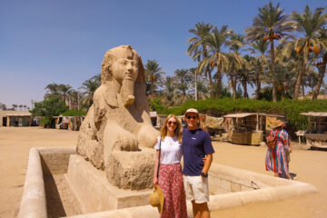 Wonderful pictures of the couple in front of the Sphinx of Memphis